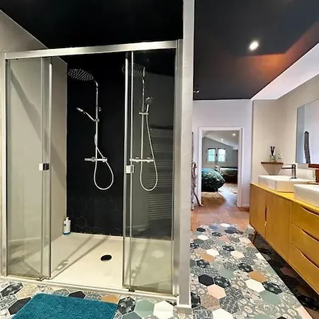 La Suite Avec Jacuzzi Saint-Martin-de-Londres Exterior photo