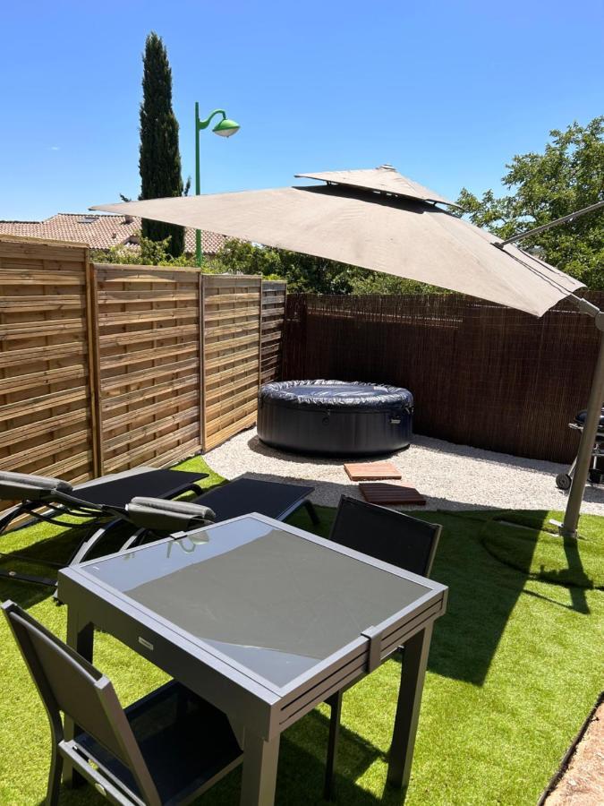 La Avec Jacuzzi Apartment Saint-Martin-de-Londres